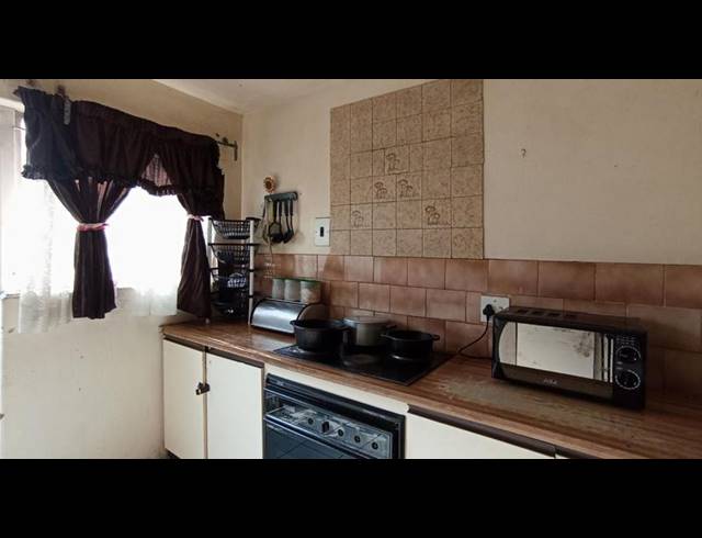 3 BEDROOM TOWNHOUSE FOR SALE IN GERMISTON CENTRAL